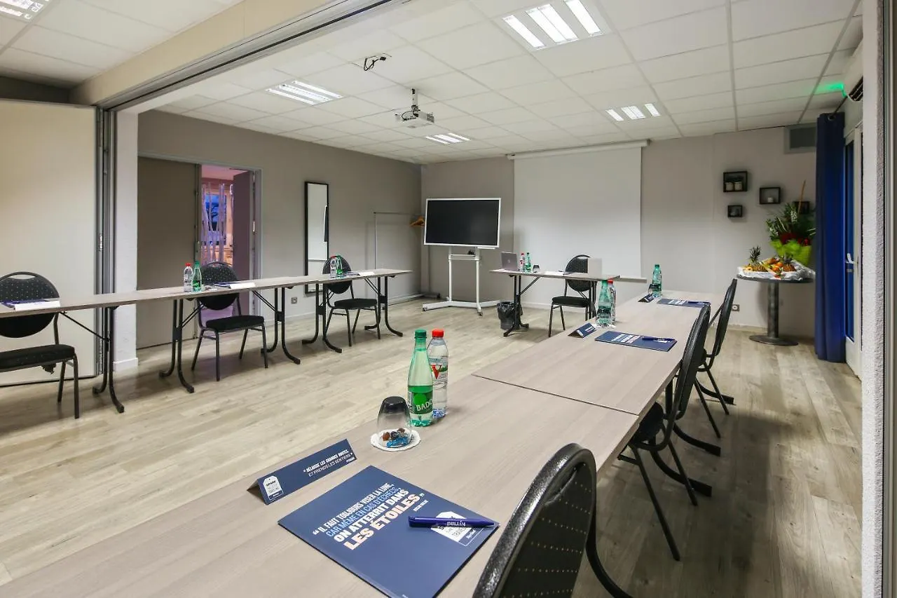 Kyriad Lyon Est - Bron Eurexpo Le Cottage Hotel