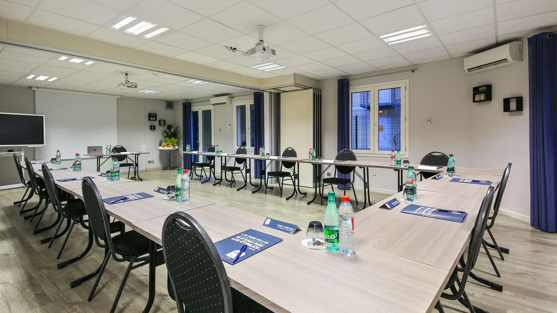 Hotel Kyriad Lyon Est - Bron Eurexpo Le Cottage
