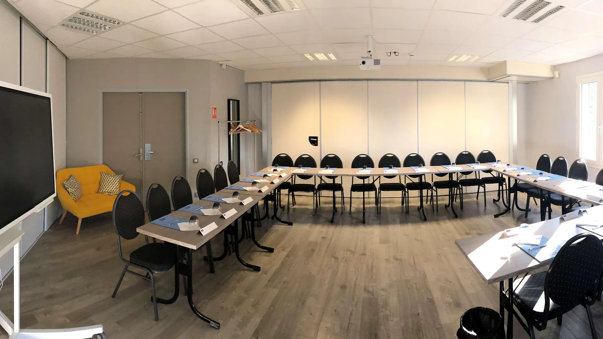 Kyriad Lyon Est - Bron Eurexpo Le Cottage France
