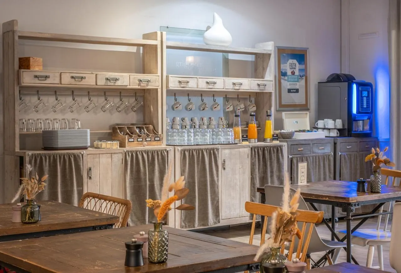 *** Hotel Kyriad Lyon Est - Bron Eurexpo Le Cottage France
