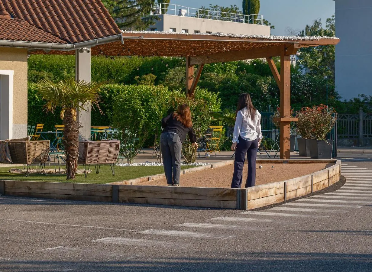 Kyriad Lyon Est - Bron Eurexpo Le Cottage Hotel