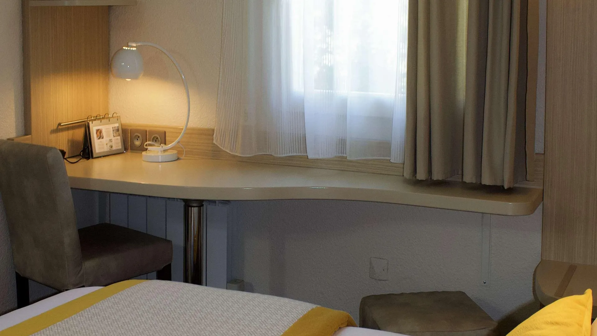Hotel Kyriad Lyon Est - Bron Eurexpo Le Cottage