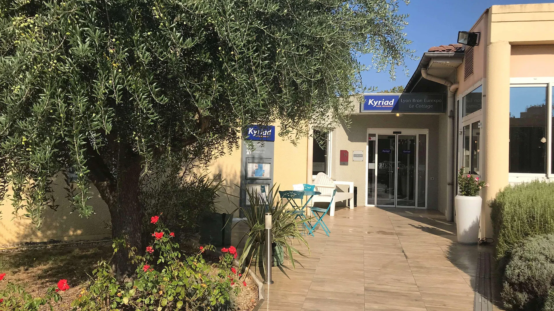 Kyriad Lyon Est - Bron Eurexpo Le Cottage France