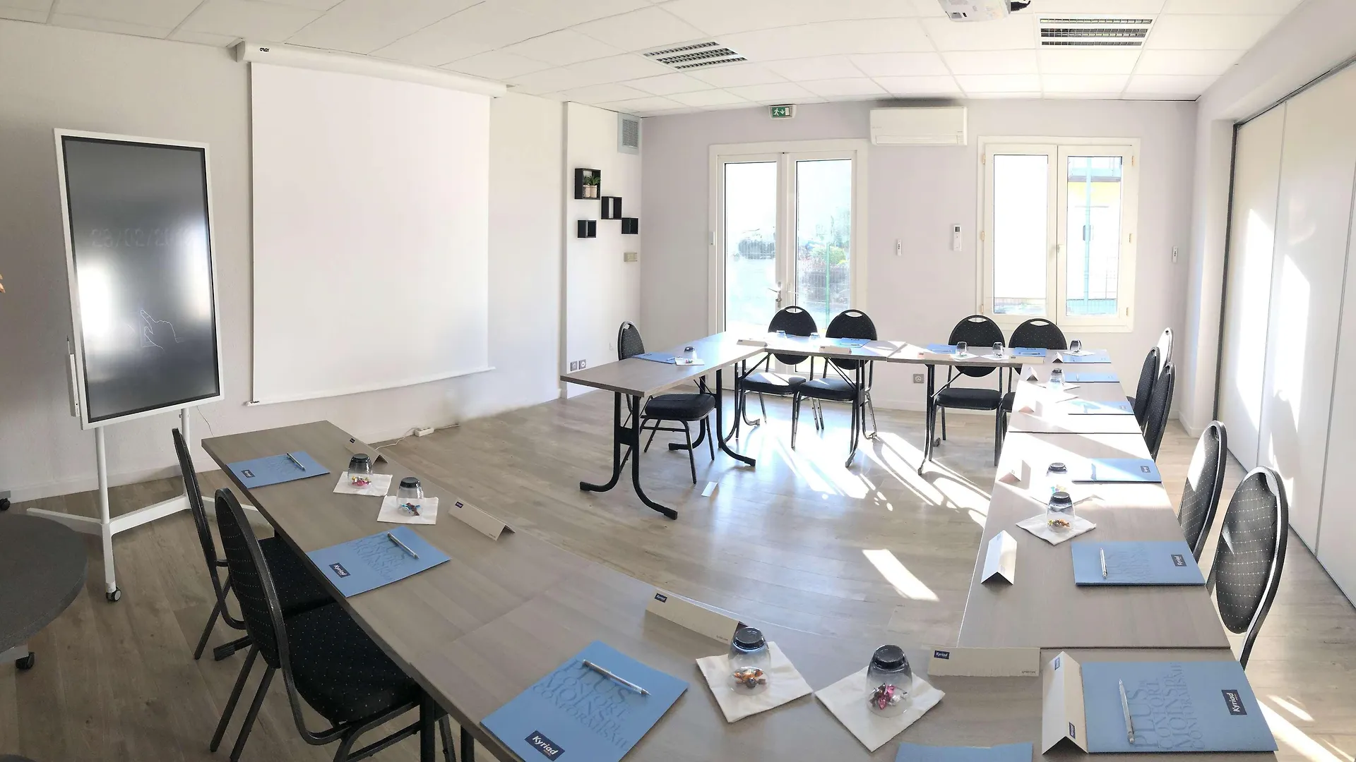 Kyriad Lyon Est - Bron Eurexpo Le Cottage France