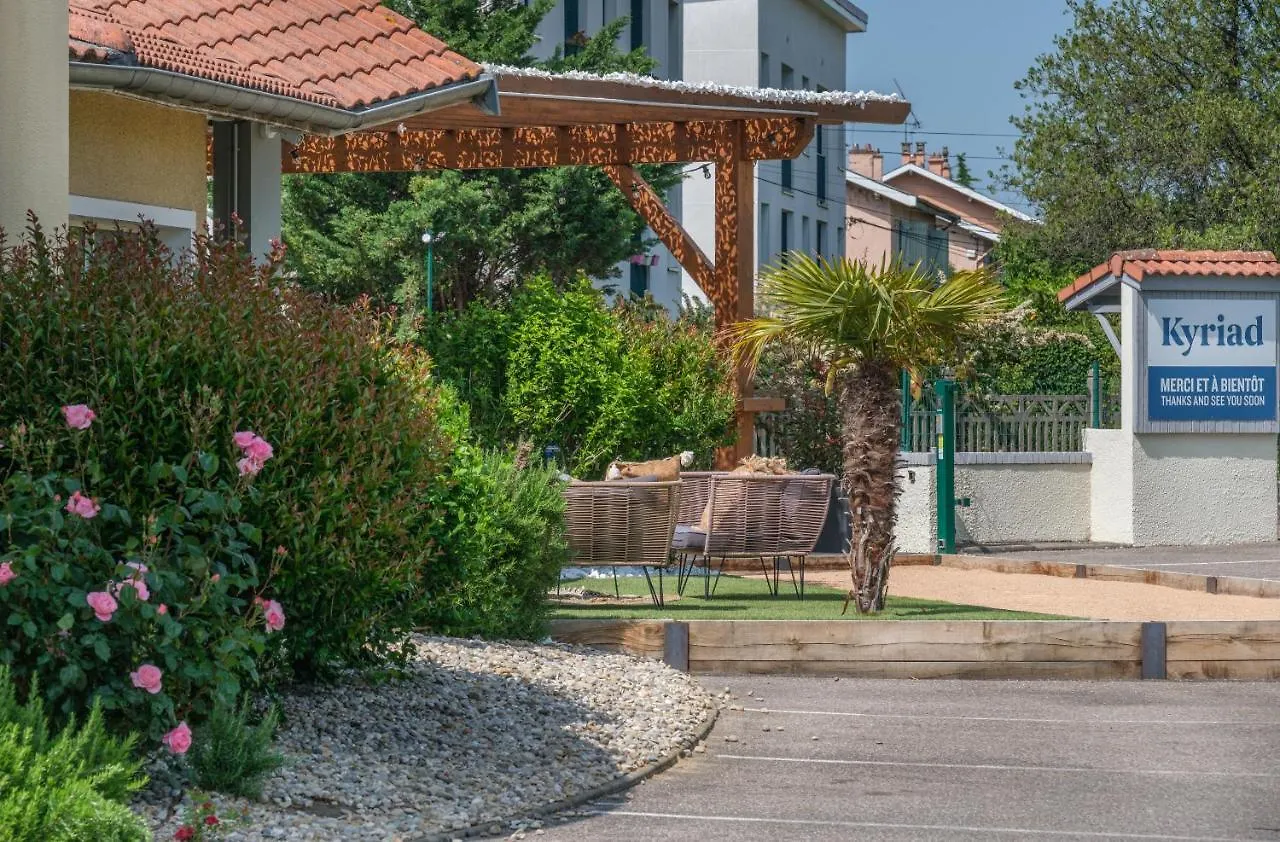 Kyriad Lyon Est - Bron Eurexpo Le Cottage Francia