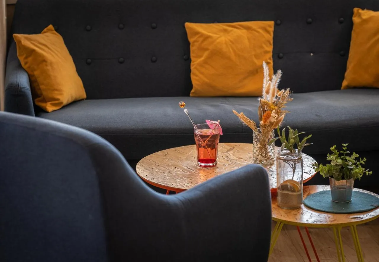 Kyriad Lyon Est - Bron Eurexpo Le Cottage Hotel